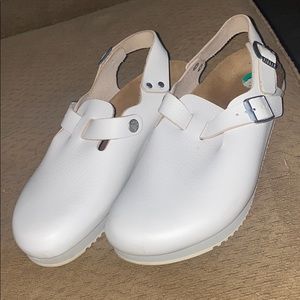 LIKE NEW Birkenstocks size 39